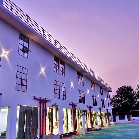 Oyo Townhouse 779 Gods County Hotel Тарапит Екстериор снимка