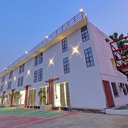 Oyo Townhouse 779 Gods County Hotel Тарапит Екстериор снимка