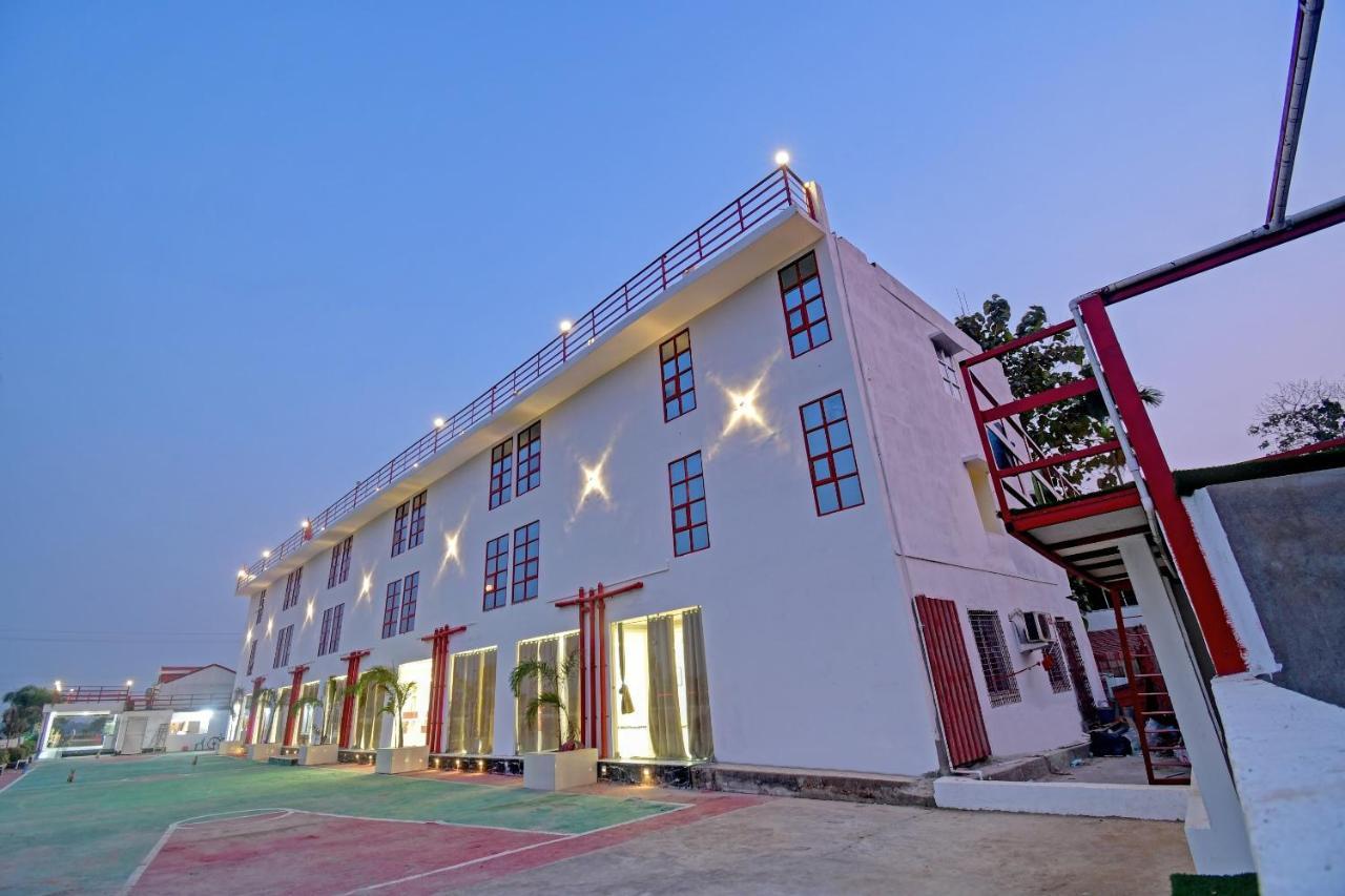 Oyo Townhouse 779 Gods County Hotel Тарапит Екстериор снимка
