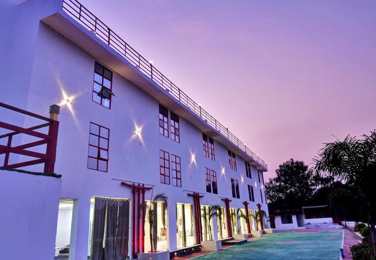 Oyo Townhouse 779 Gods County Hotel Тарапит Екстериор снимка