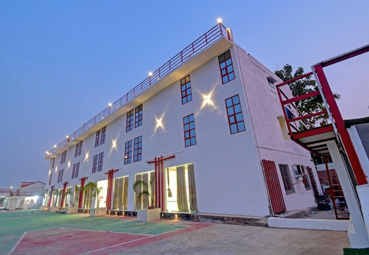 Oyo Townhouse 779 Gods County Hotel Тарапит Екстериор снимка