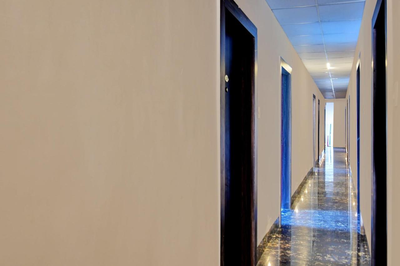 Oyo Townhouse 779 Gods County Hotel Тарапит Екстериор снимка
