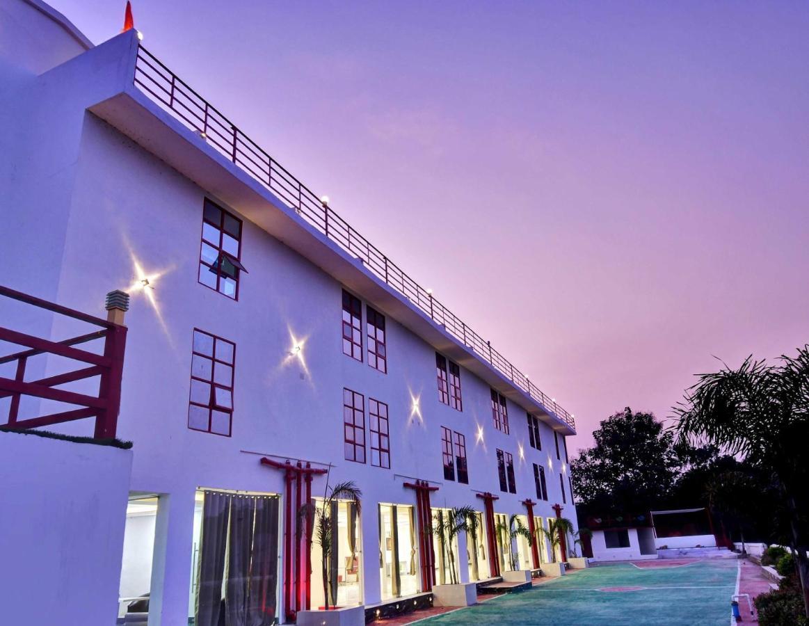 Oyo Townhouse 779 Gods County Hotel Тарапит Екстериор снимка